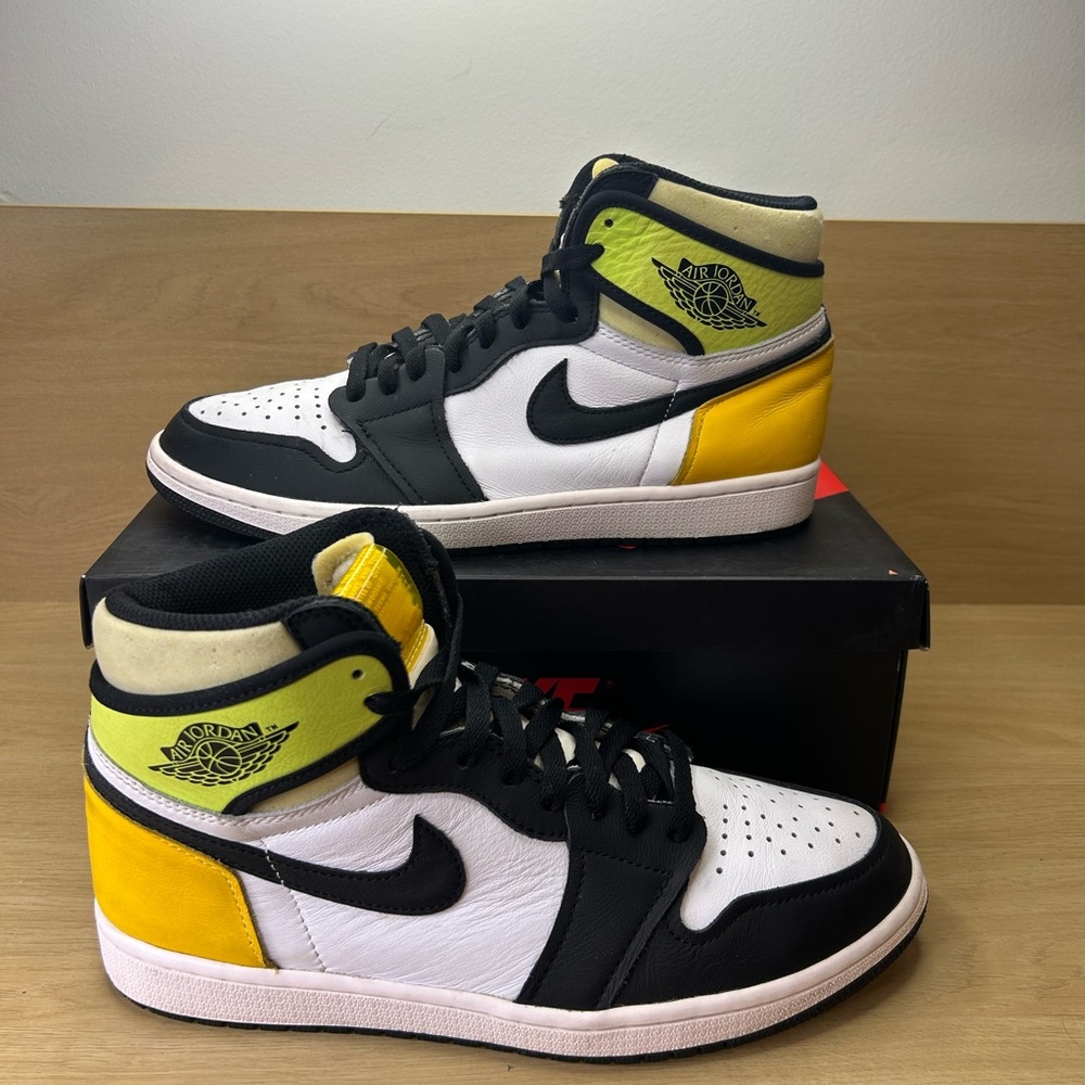 Size 9.5 - Jordan 1 Retro High OG Volt - Clean